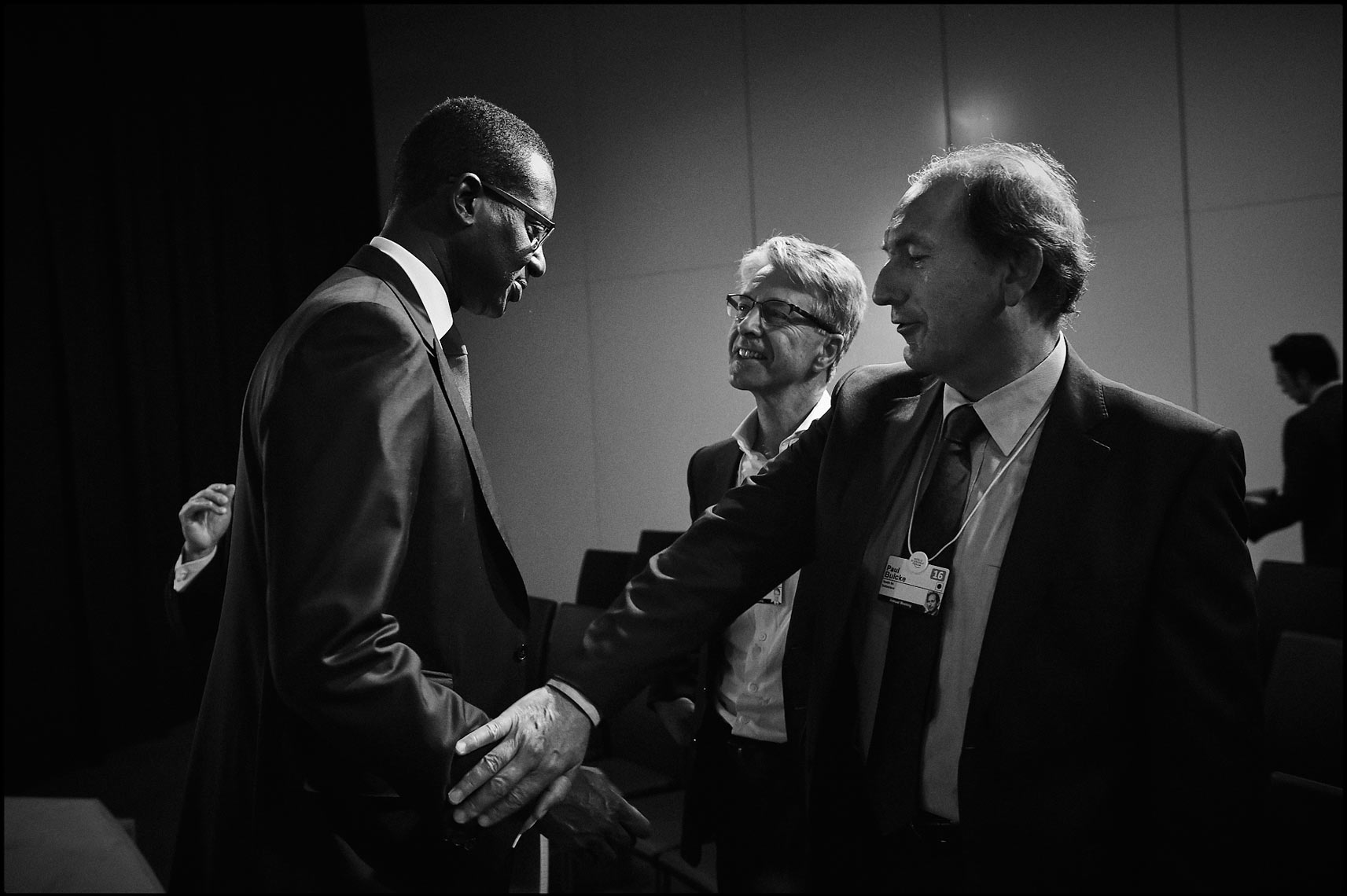 Swiss bank Credit Suisse CEO Tidjane Thiam (L) and Nestle CEO Paul Bulcke